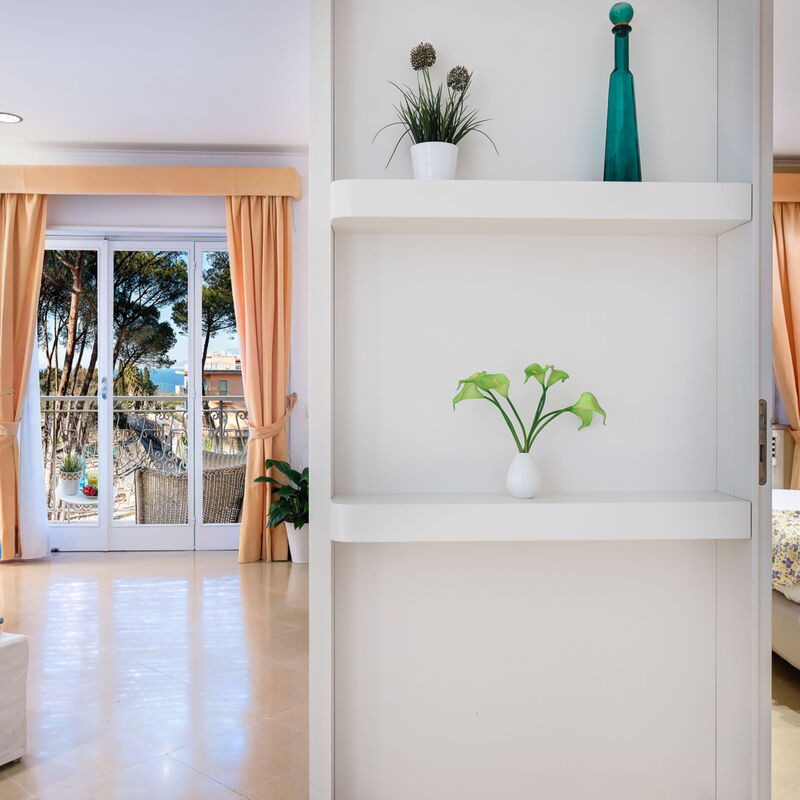 Woody Home Sea View: woody-home-sea-view-sorrento-apartment-living-room