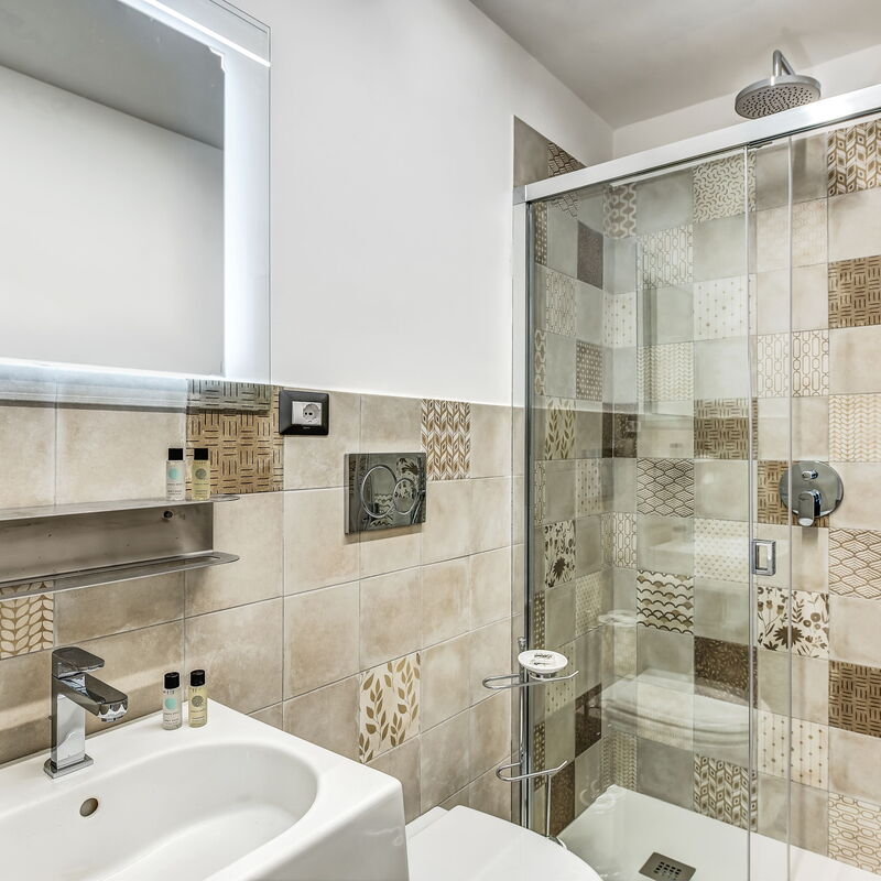 Loft In Sorrento: loft-in-sorrento-apartment-bathroom