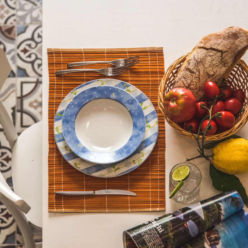 Loft In Sorrento: loft-in-sorrento-apartment-dining-room