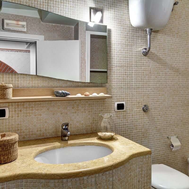 49 Little House: 49-little-house-sorrento-apartament-bathroom