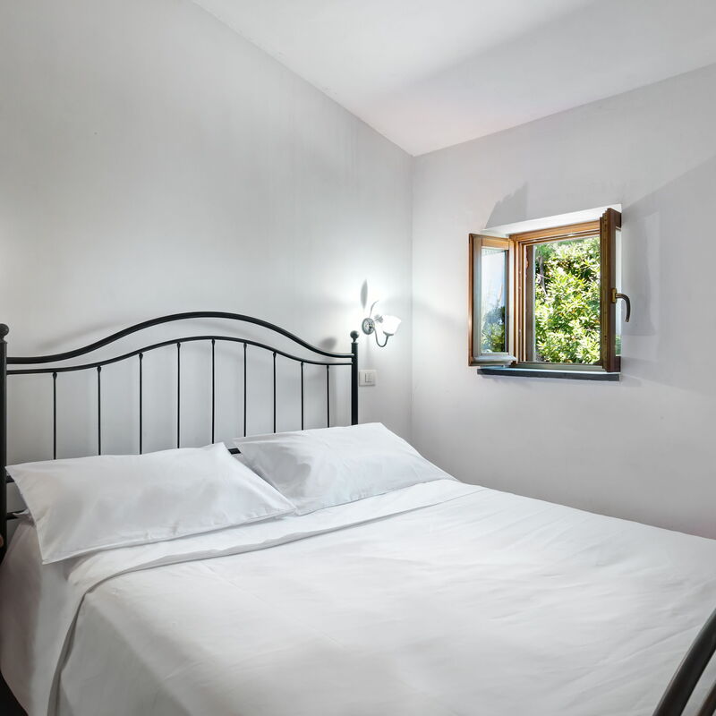 La Baia Dello Chalet: la-baia-dello-chalet-massa-lubrense-appartament-bedroom