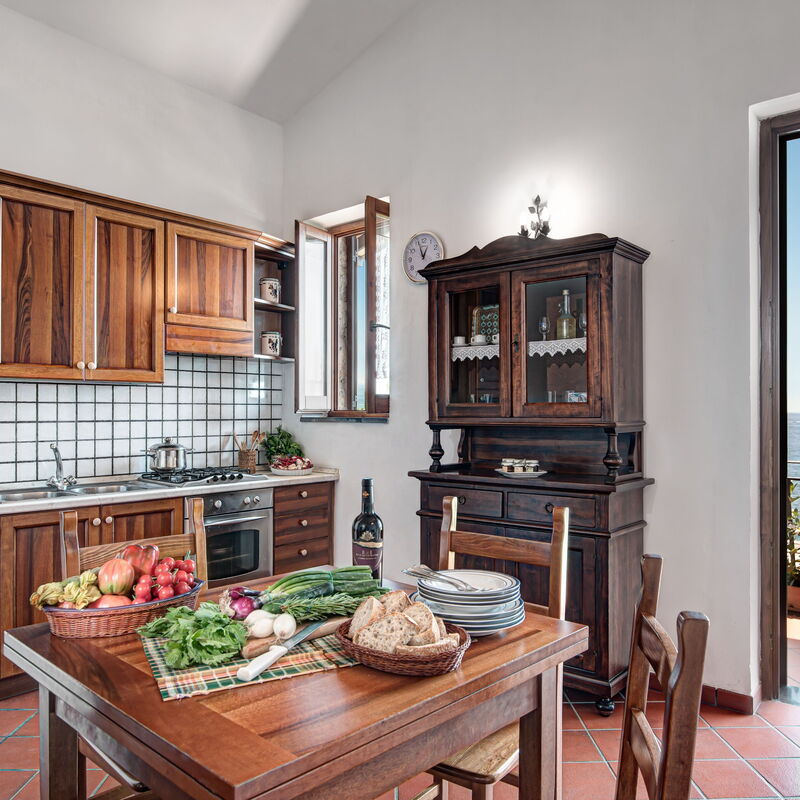 La Baia Dello Chalet: la-baia-dello-chalet-massa-lubrense-appartament-kitchen