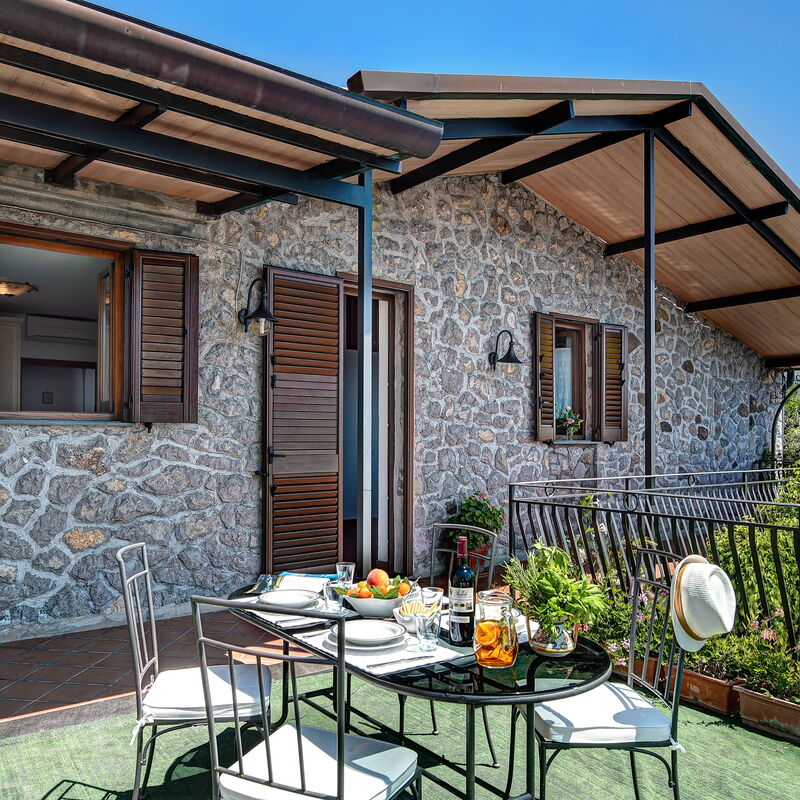 La Baia Dello Chalet: la-baia-dello-chalet-massa-lubrense-appartament-external