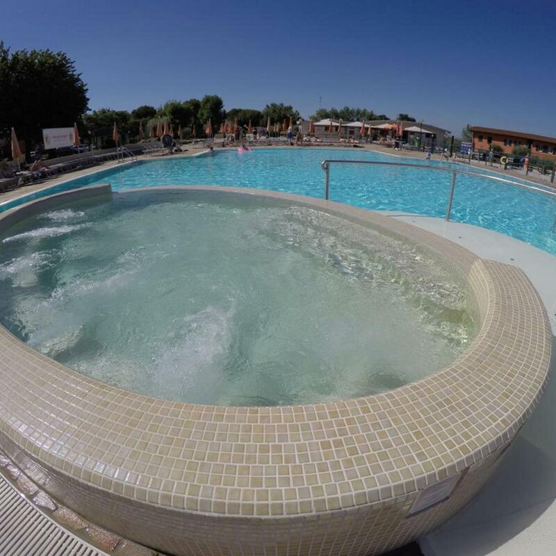 Villaggio Colombare: villaggio-colombare-sirmione-multiproperty-pool
