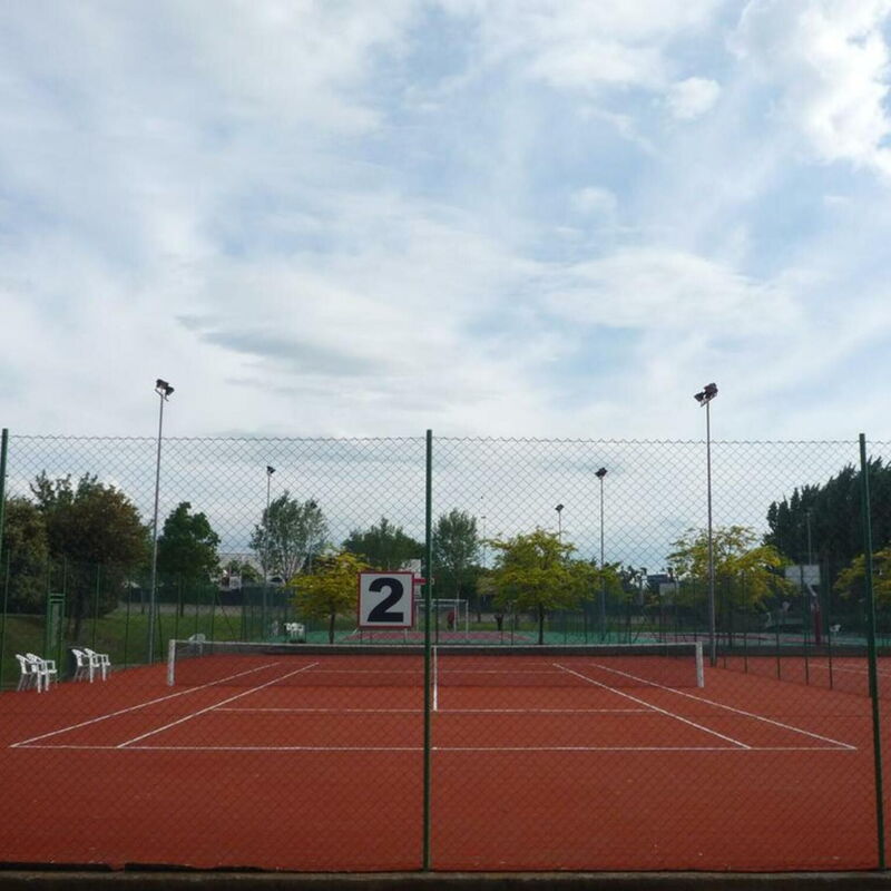 Villaggio Colombare: villaggio-colombare-sirmione-multiproperty-tennis-court