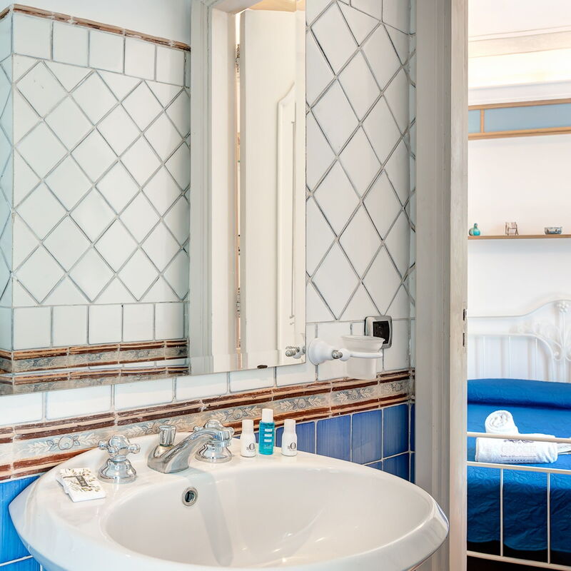 Palazzo Villa Dei Nobili: palazzo-villa-dei-nobili-santa-agata-sui-due-golfi-villa-bathroom