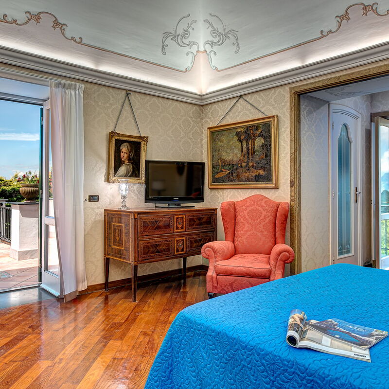 Palazzo Villa Dei Nobili: palazzo-villa-dei-nobili-santa-agata-sui-due-golfi-villa-bedroom