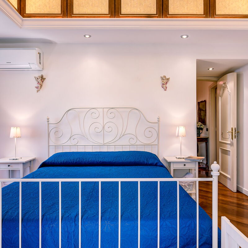 Palazzo Villa Dei Nobili: palazzo-villa-dei-nobili-santa-agata-sui-due-golfi-villa-bedroom