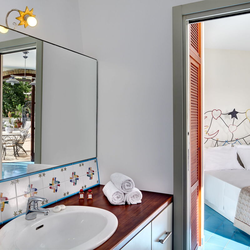 Appartamento Lobra: appartamento-lobra-massa-lubrense-apartment-bathroom