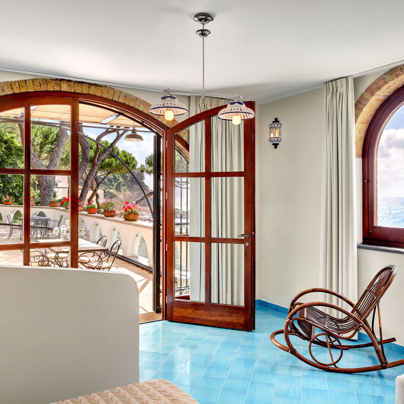 Appartamento Lobra: appartamento-lobra-massa-lubrense-apartment-living-room