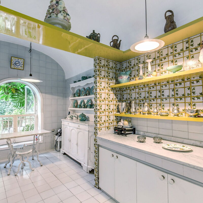 Villa Prestige '50: villa-prestige-50-capri-villa-kitchen