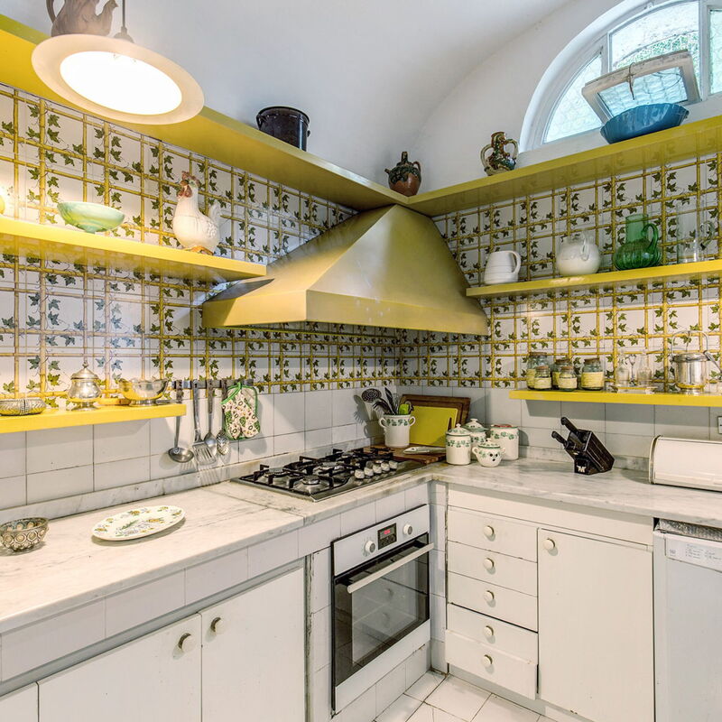 Villa Prestige '50: villa-prestige-50-capri-villa-kitchen