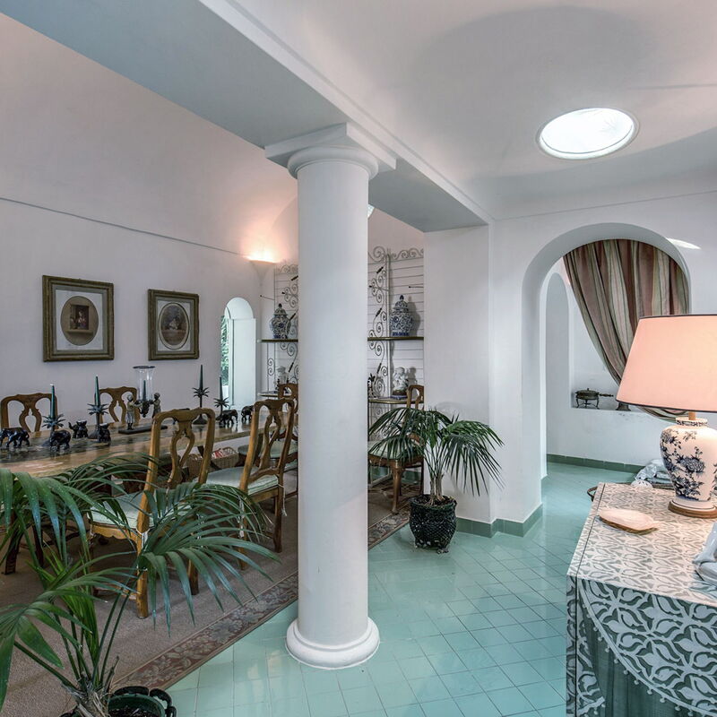 Villa Prestige '50: villa-prestige-50-capri-villa-dining-room