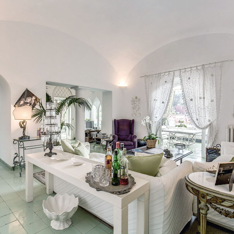 Villa Prestige '50: villa-prestige-50-capri-villa-living-room