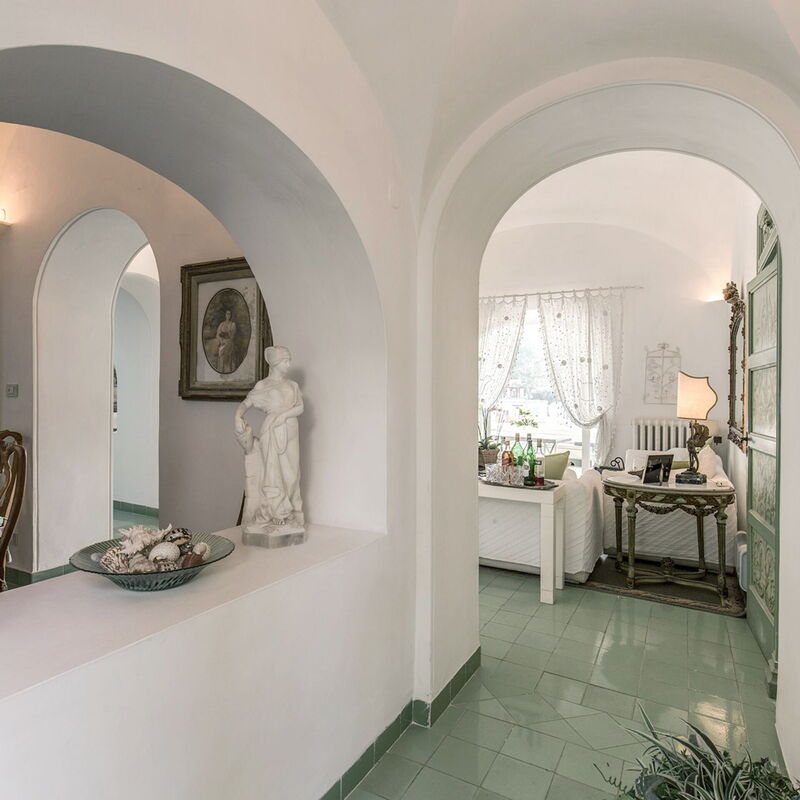 Villa Prestige '50: villa-prestige-50-capri-villa-living-room