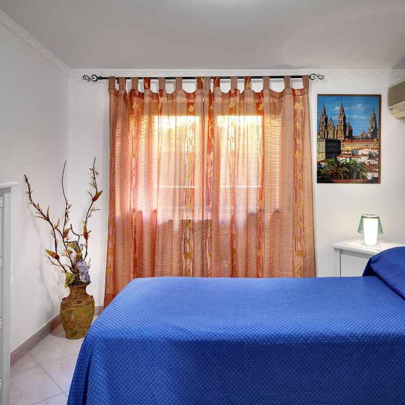 La Villa Dell'olio: la-villa-dell-olio-massa-lubrense-villa-bedroom