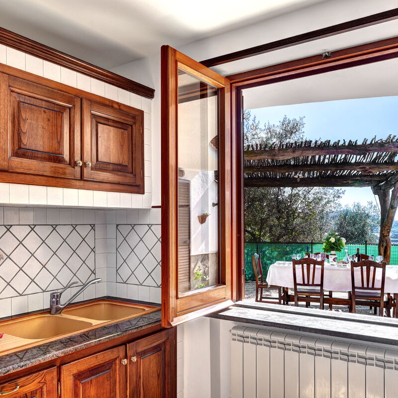 La Villa Dell'olio: la-villa-dell-olio-massa-lubrense-villa-kitchen