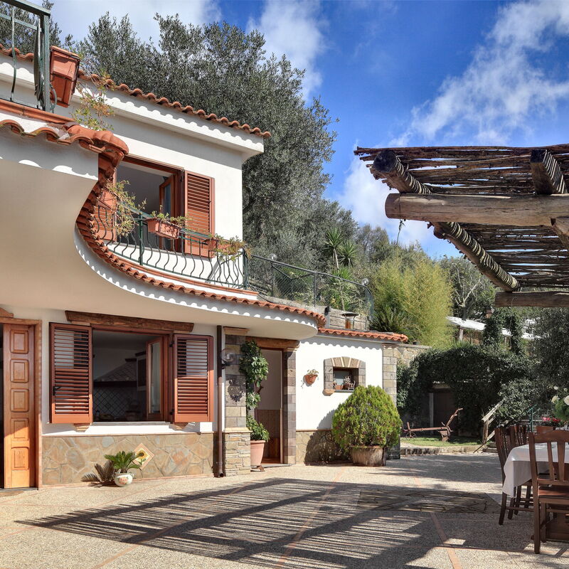 La Villa Dell'olio: la-villa-dell-olio-massa-lubrense-villa-external