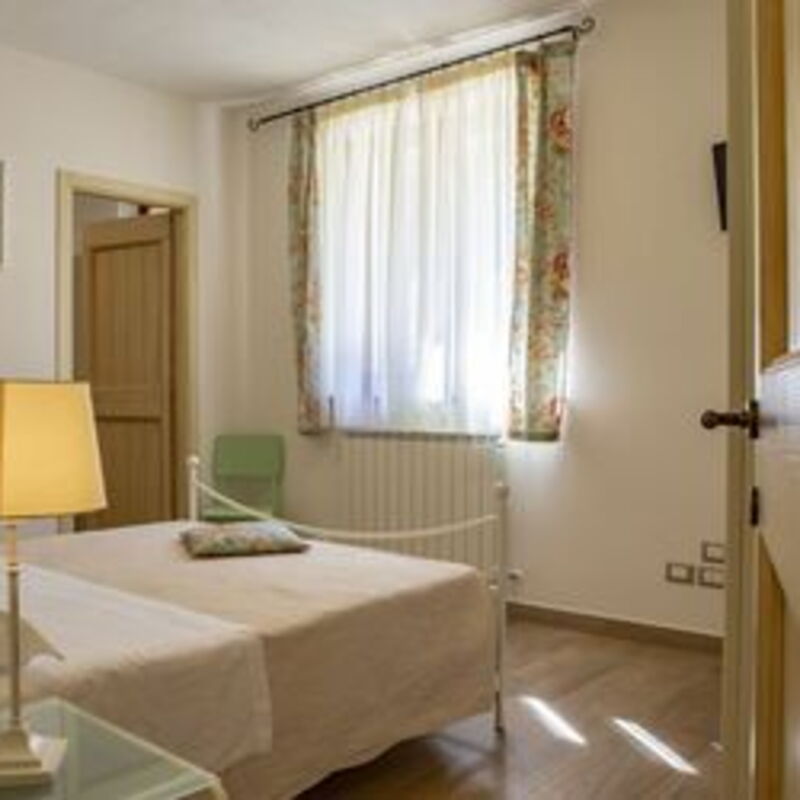 La Villa Del Teatro: la-villa-del-teatro-piane-di-falerone-villa-bedroom