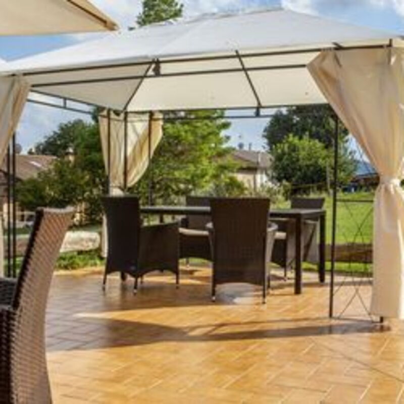 La Villa Del Teatro: la-villa-del-teatro-piane-di-falerone-villa-patio