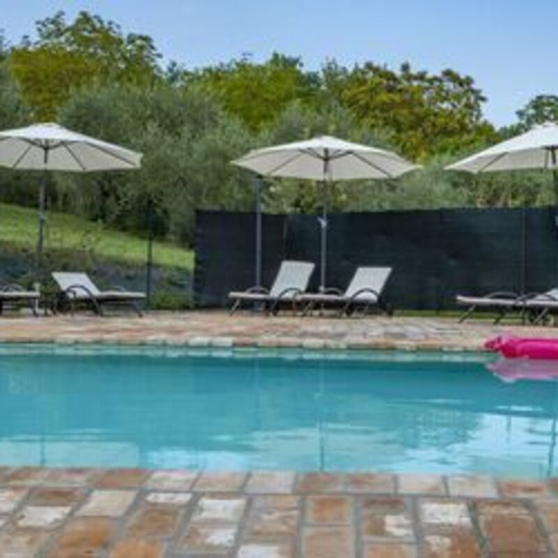 La Villa Del Teatro: la-villa-del-teatro-piane-di-falerone-villa-pool