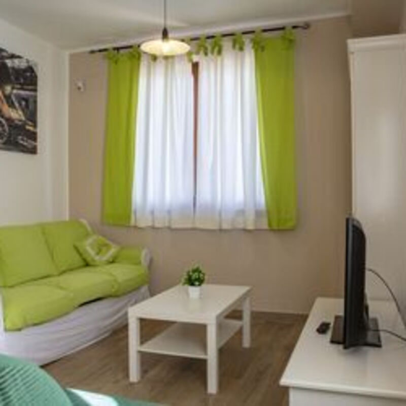 La Villa Del Teatro: la-villa-del-teatro-piane-di-falerone-villa-living-room