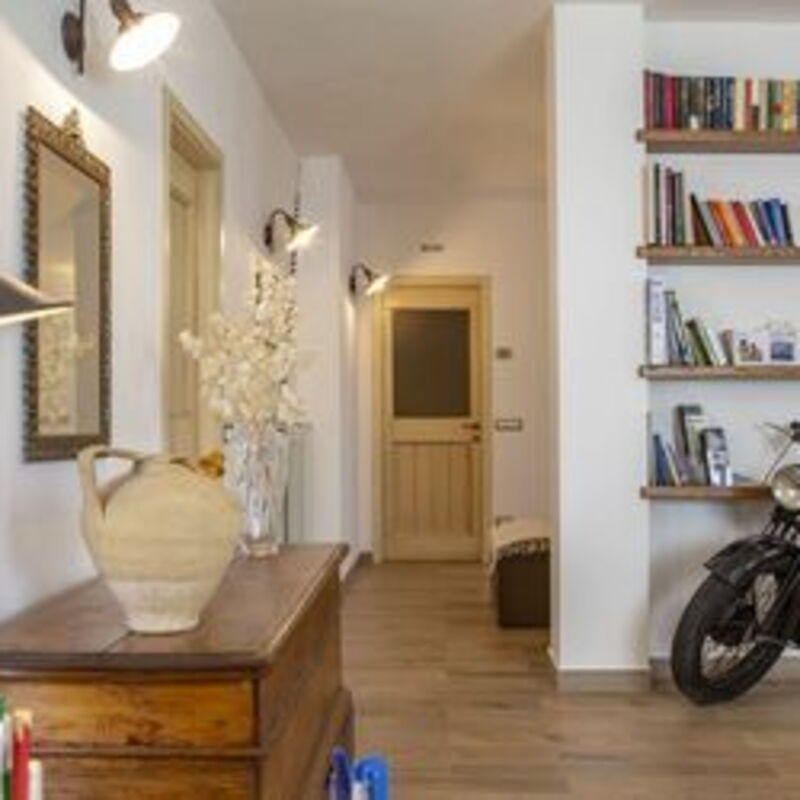 La Villa Del Teatro: la-villa-del-teatro-piane-di-falerone-villa-living-room