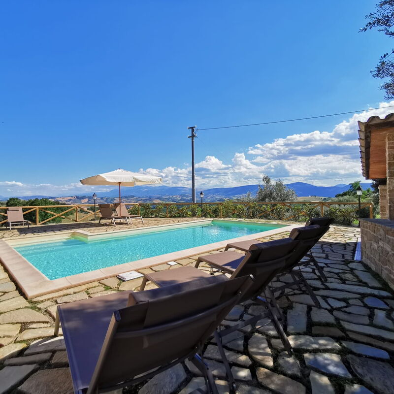 Cascina Del Castello: cascina-del-castello-san-severino-villa-pool