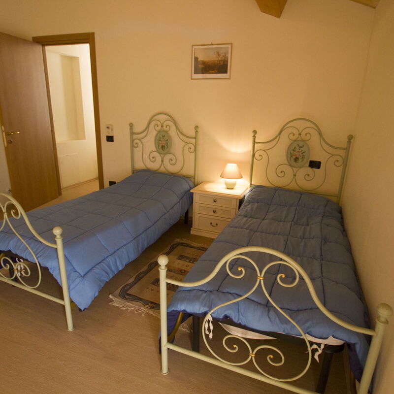 Palazzo Del Cortile: palazzo-del-cortile-cingoli-macerata-villa-bedroom