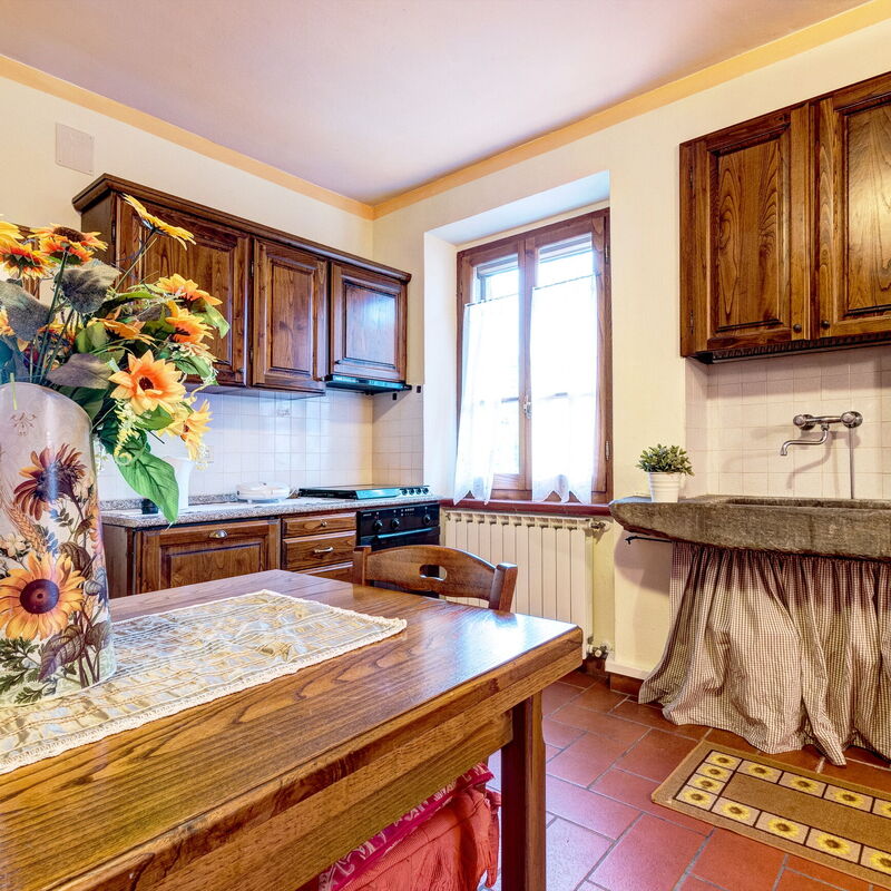 Relais Sogno Dei Fiori: relais-sogno-dei-fiori-fratticiola-cortona-villa-kitchen