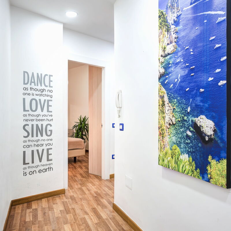 Loving Times Apartment: loving-times-apartment-sorrento-apartment-hallway
