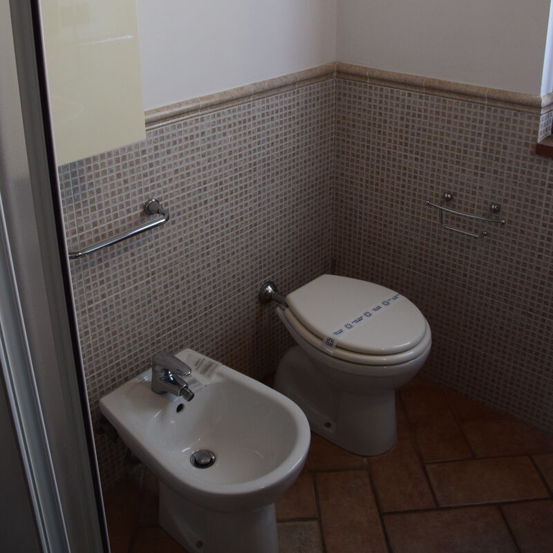 Rocche Di Valiano: rocche-di-valiano-chianti-castelnuovo-berardenga-multiproprietà-ginestra-bathroom