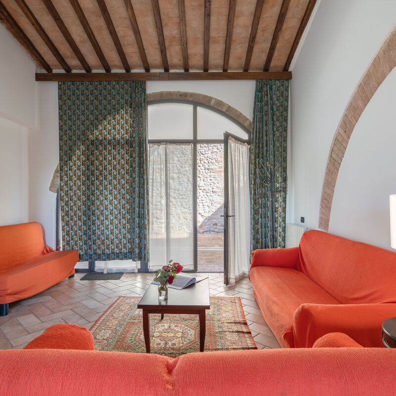 Rocche Di Valiano: rocche-di-valiano-chianti-castelnuovo-berardenga-multiproprietà-ginestra-living-room