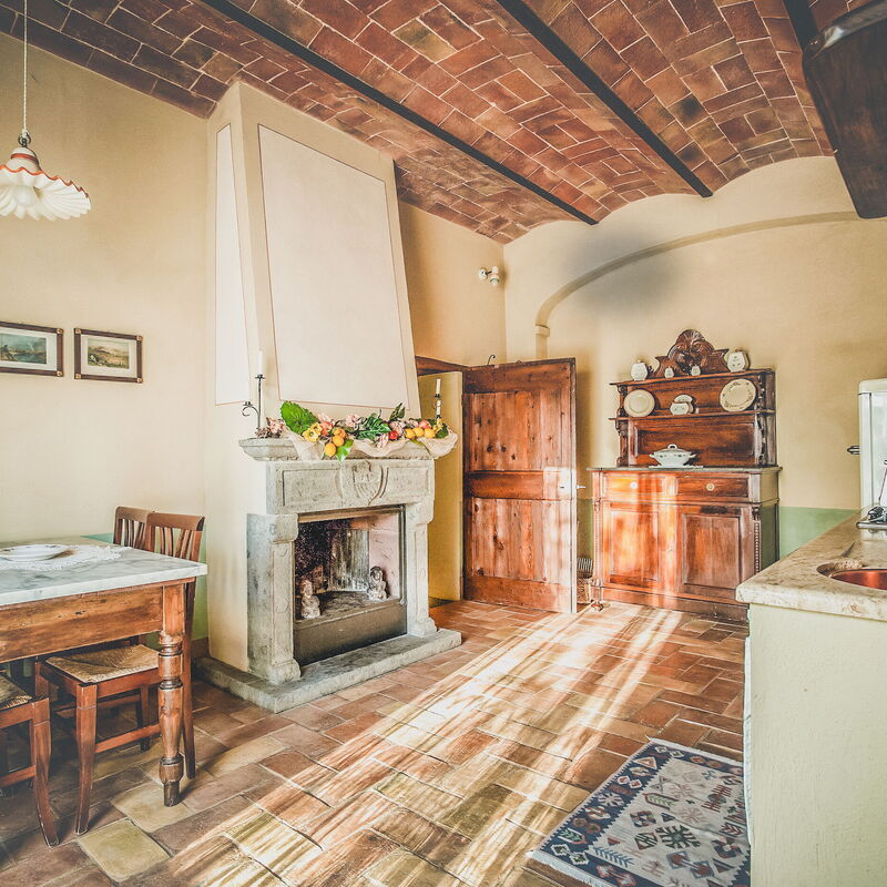 La Reggia Nel Podere: la-reggia-nel-podere-val-d-orcia-villa-kitchen