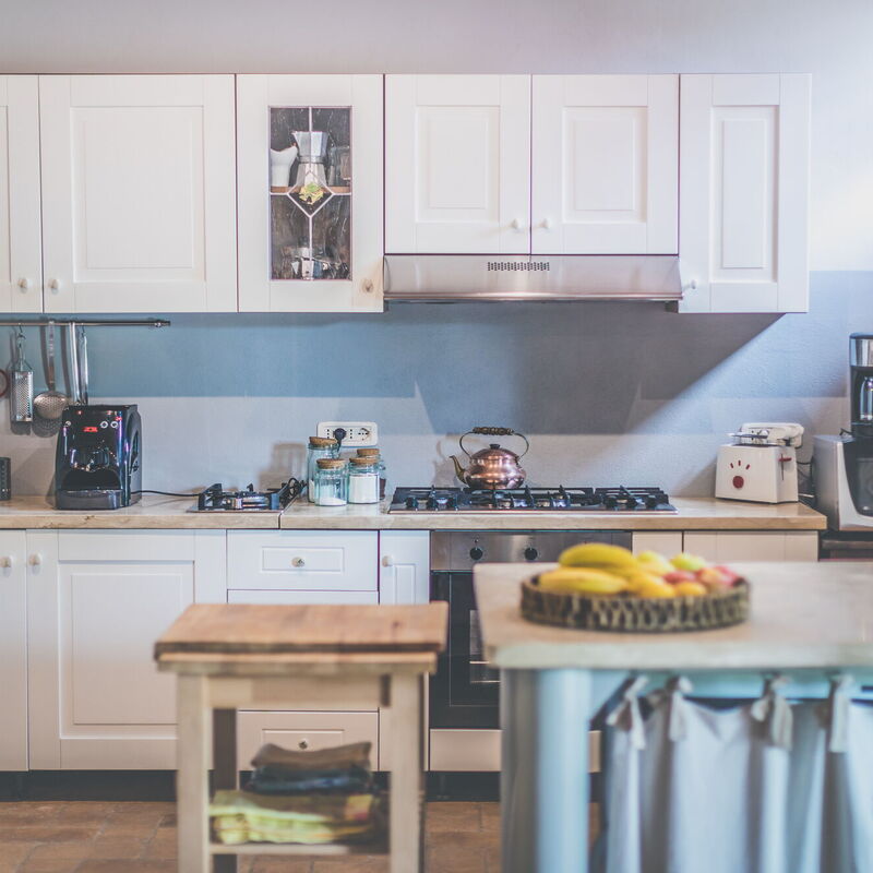 La Reggia Nel Podere: la-reggia-nel-podere-val-d-orcia-villa-kitchen