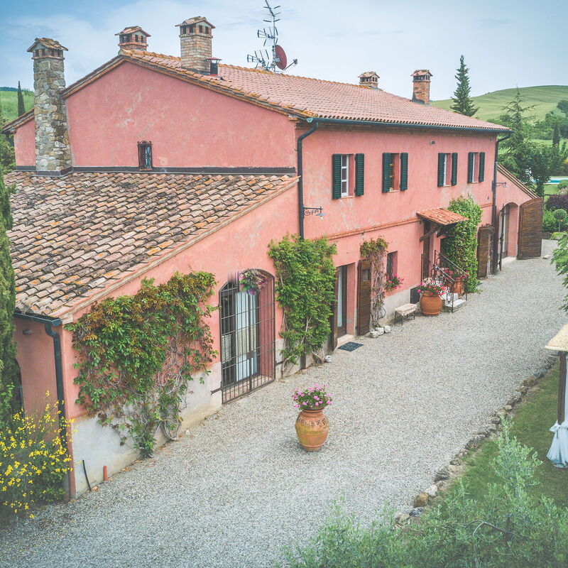 La Reggia Nel Podere: la-reggia-nel-podere-val-d-orcia-villa-external