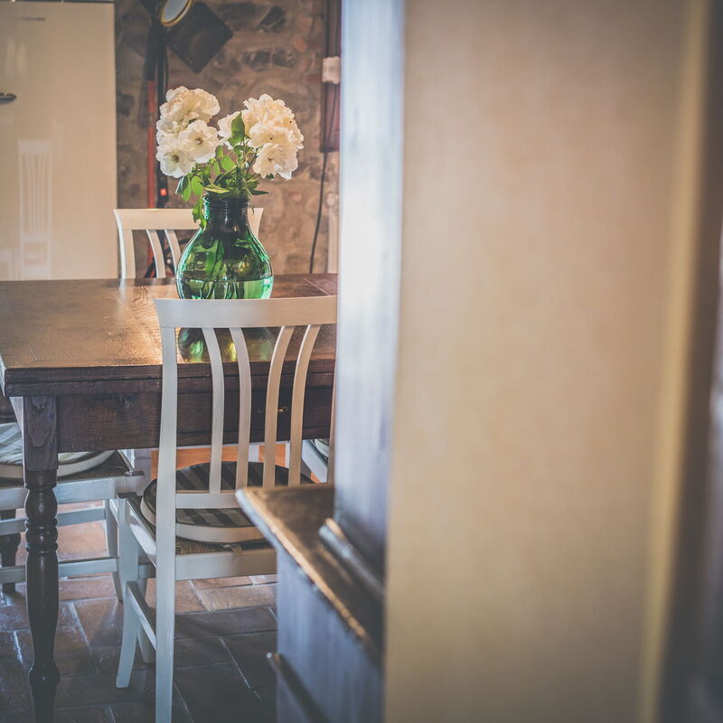 La Reggia Nel Podere: la-reggia-nel-podere-val-d-orcia-villa-dining-room