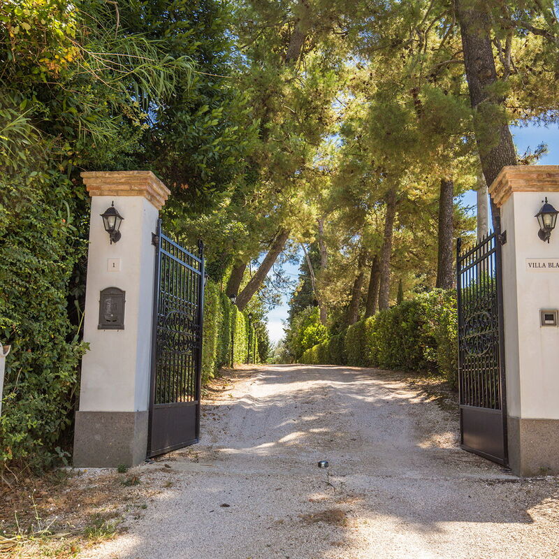 La Corte Del Grano: la-corte-del-grano-abbadia-villa-external