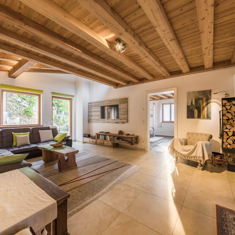 Dimora Delle Ninfee Del Garda: dimora-delle-ninfee-del-garda-castelletto-villa-living-room