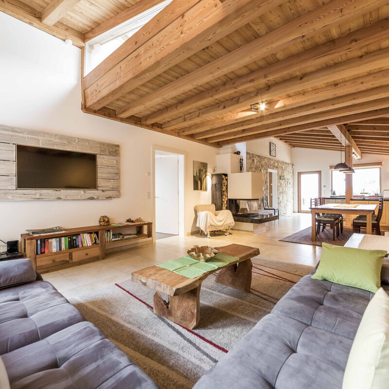 Dimora Delle Ninfee Del Garda: dimora-delle-ninfee-del-garda-castelletto-villa-living-room