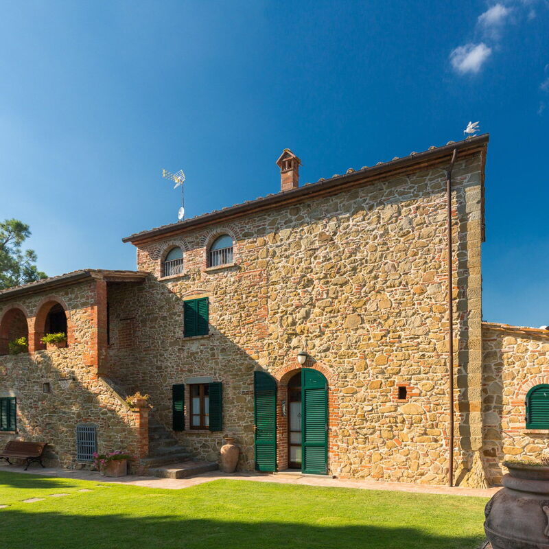 Il Salto Della Chiana: Building Exterior, Main Entrance