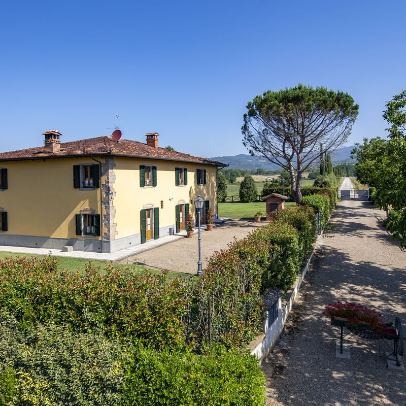 Casaletto Sul Lago: Building Exterior, Garden, Main Entrance