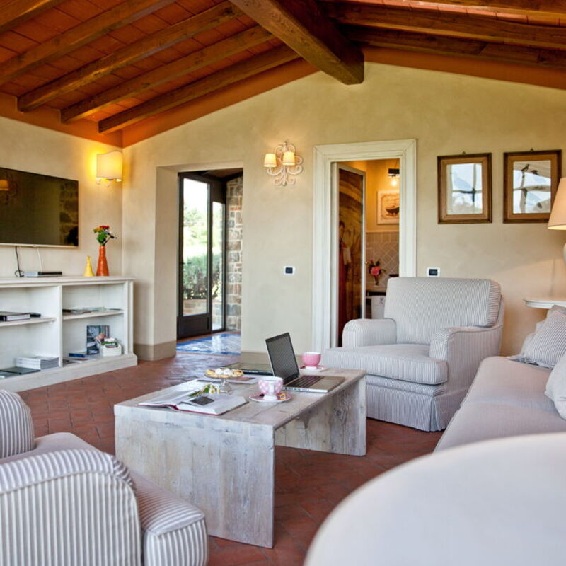 Al Caldo Ritiro: Living Room