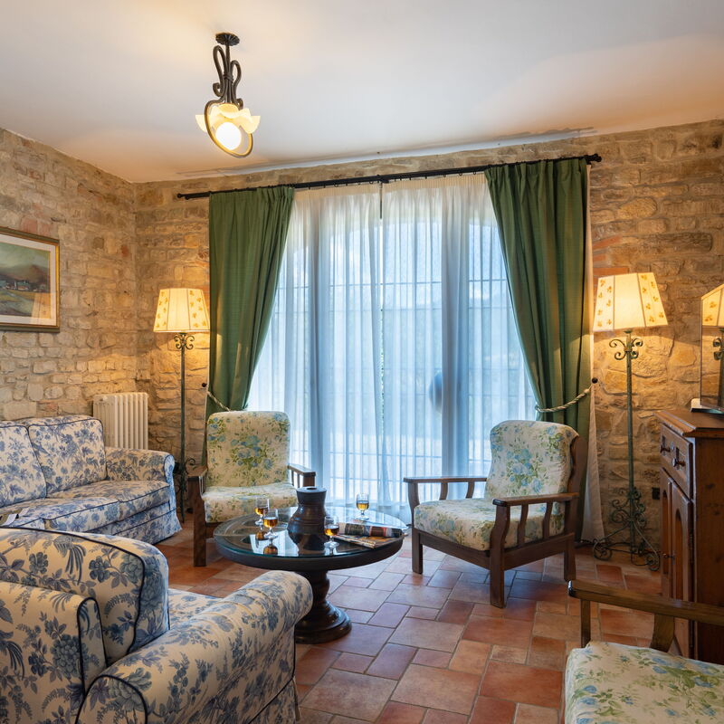 Villa Santa Maria a Bovino: Dining Room, Living Room