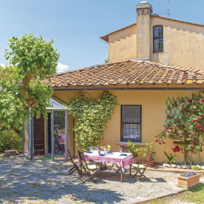 Casale Le Torri: Building Exterior