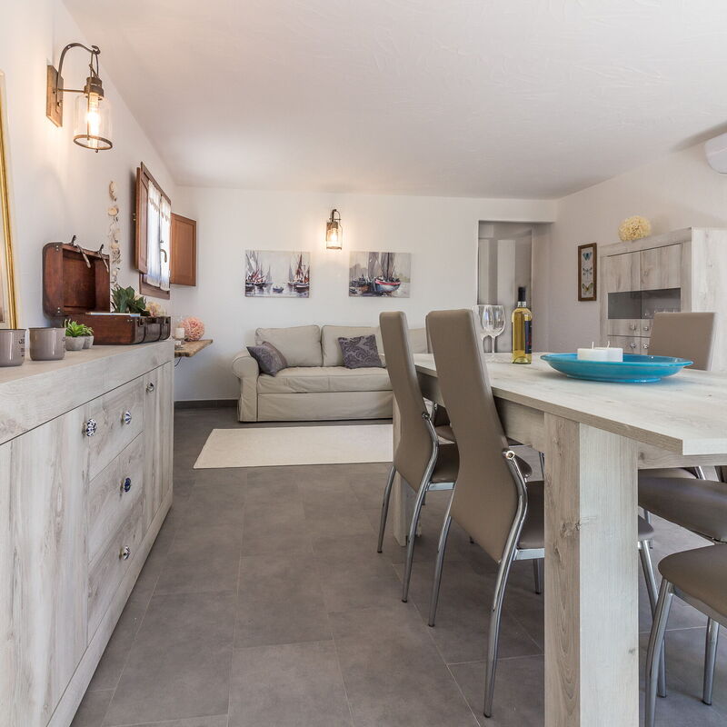 La Granitica Di Lusso: Dining Room, Kitchen