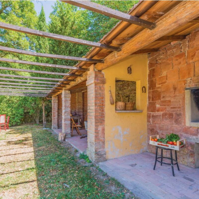 Villa Salaiole: Amenities, Building Exterior, Garden