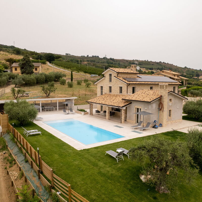 Aso Valley House: Building Exterior, Garden, Main Entrance, Pool