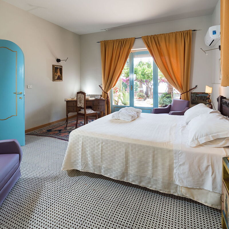 Villa Dioniso: villa-dioniso-taormina-bedroom
