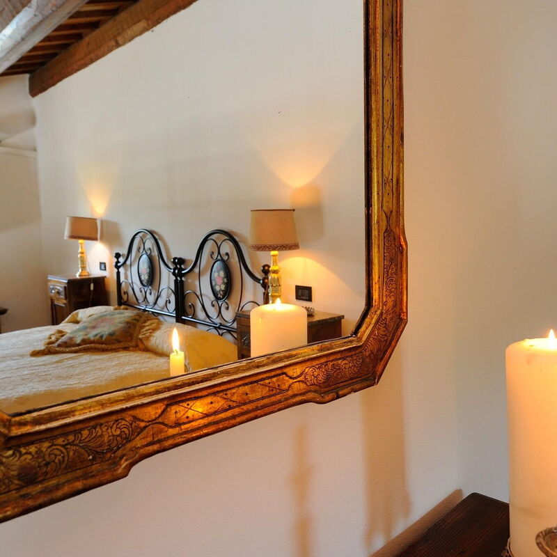 Villa Liberio: villa-storica-colli-al-metauro-pesaro-urbino-bedroom-detail